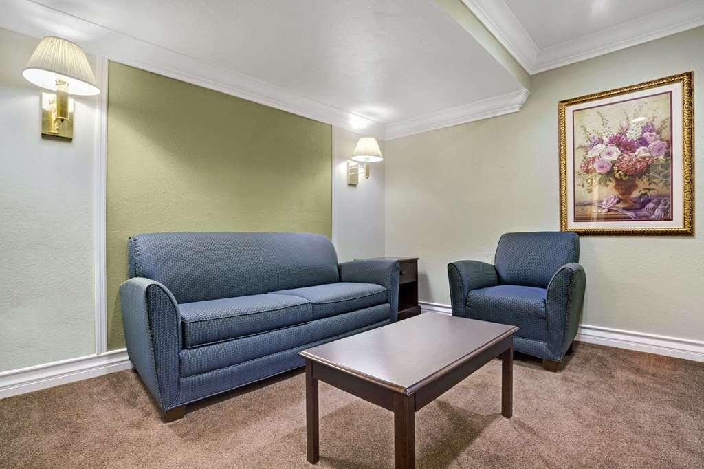 Baymont By Wyndham College Park Atlanta Airport South Hotel Exterior foto